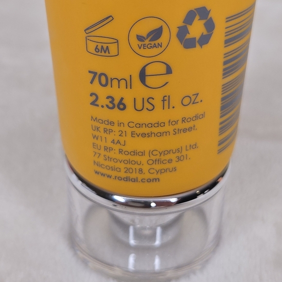 Rodial Vit C Papaya Enzyme Scrub Brighten and Renew - Picture 2 of 5